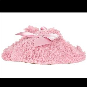 Ugg Girls pink slipper sz 1